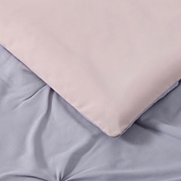 Reversible twin-xl comforter with sheet set, sham with pillow - Picture 1 of 5